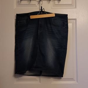 Dark denim skirt with split in the back